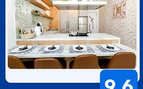 The White Apartment - Free Parking